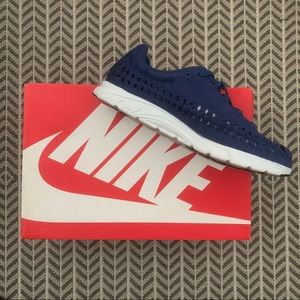 Men’s Nike Mayfly Woven Sneakers.